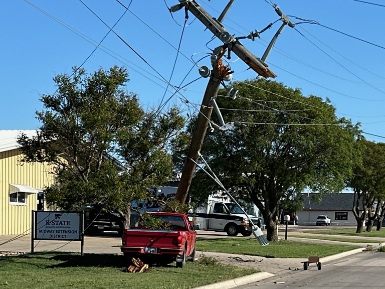 Vehicle Accident Causes Power Outage in Russell 5-2-24